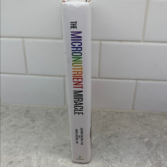 Hardcover Book: The Micronutrient Miracle 28 Day plan - Picture 2 of 7